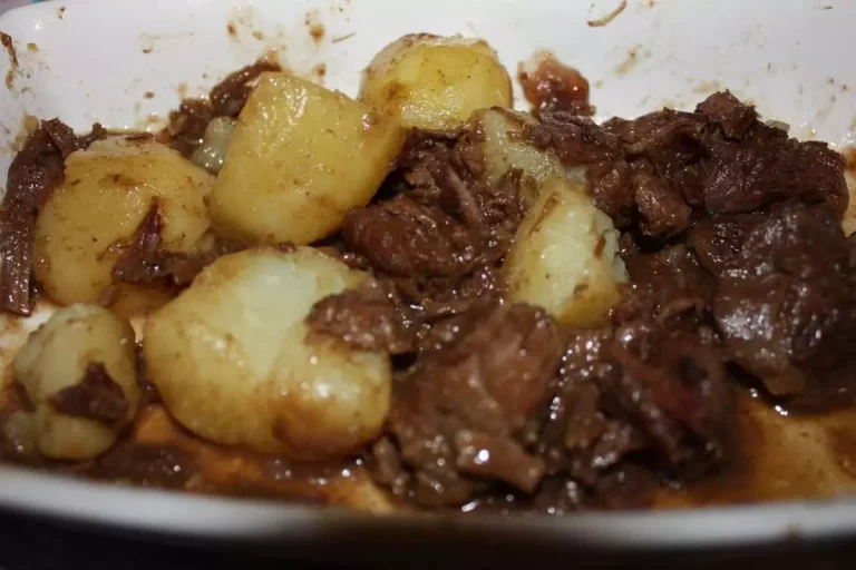 Leia mais sobre o artigo Carne de panela com batata preparo simples e sabor sensacional