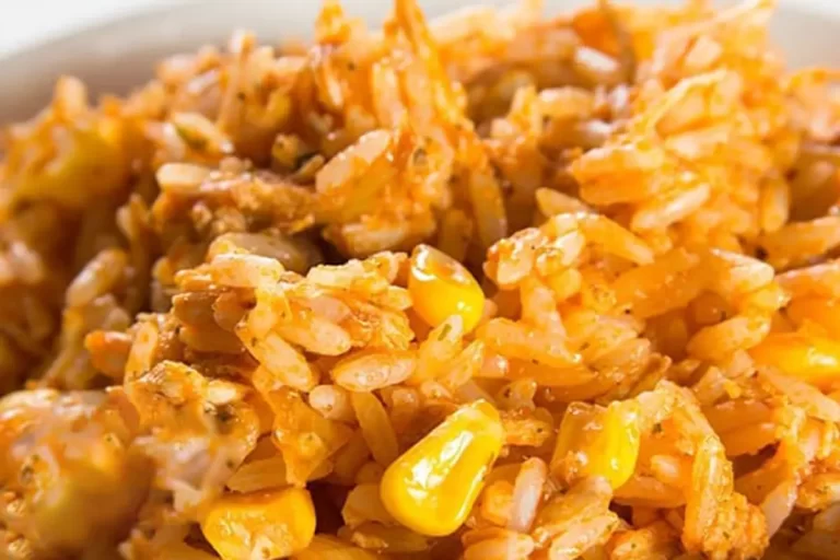 Leia mais sobre o artigo Arroz de frango amo preparar essa receita no fim de semana