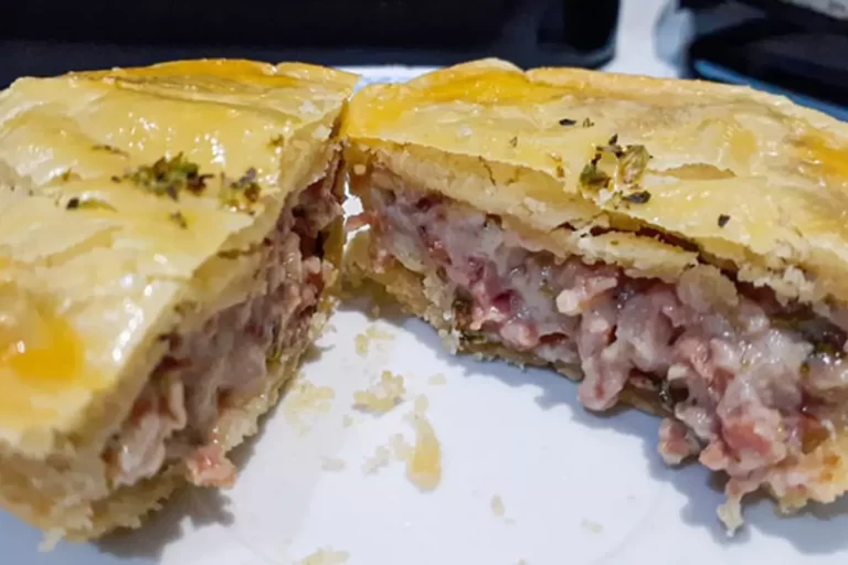 Leia mais sobre o artigo Empadão de calabresa perfeito para o jantar de hoje