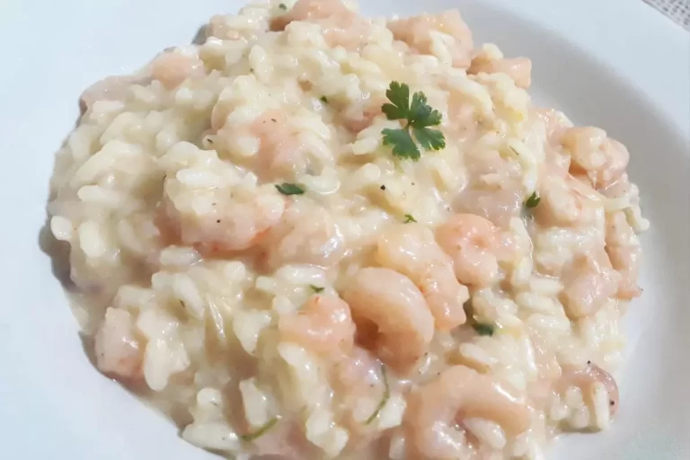 Leia mais sobre o artigo Risoto de camarão cremoso receita com um sabor incrível