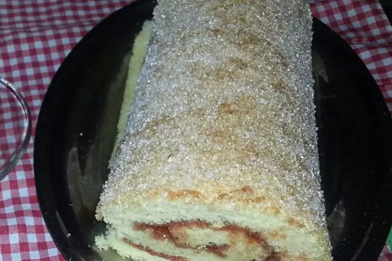 Leia mais sobre o artigo Rocambole de goiabada a melhor receita que eu encontrei